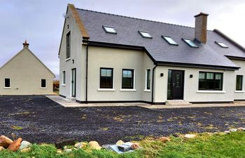 M033 Achill Gatehouse By The Greenway Holiday Cottage