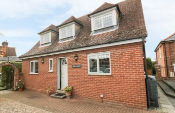 The Lodge off High Street Holiday Cottage