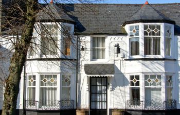 The Little White House Holiday Cottage