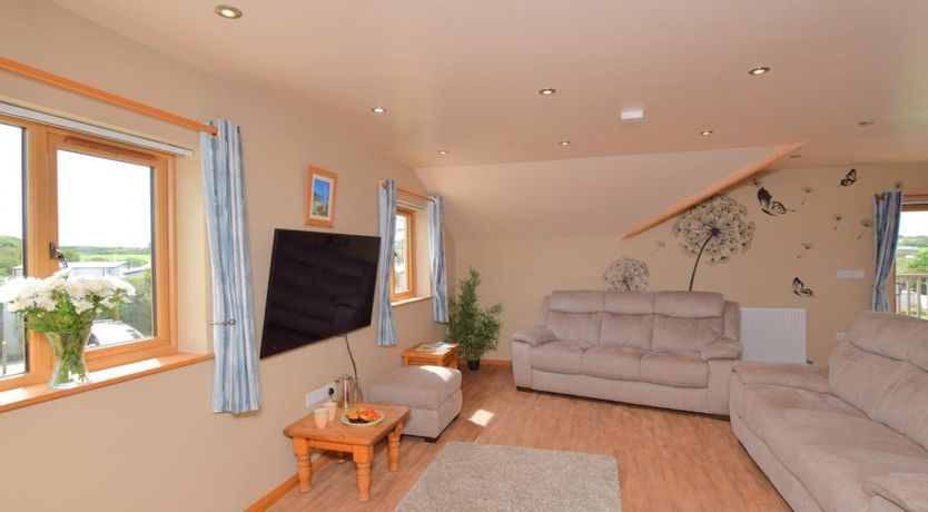 Photo of 4 Bed in Cubert