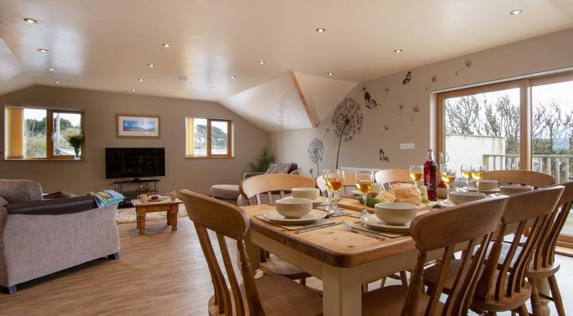 Photo of 4 Bed in Cubert