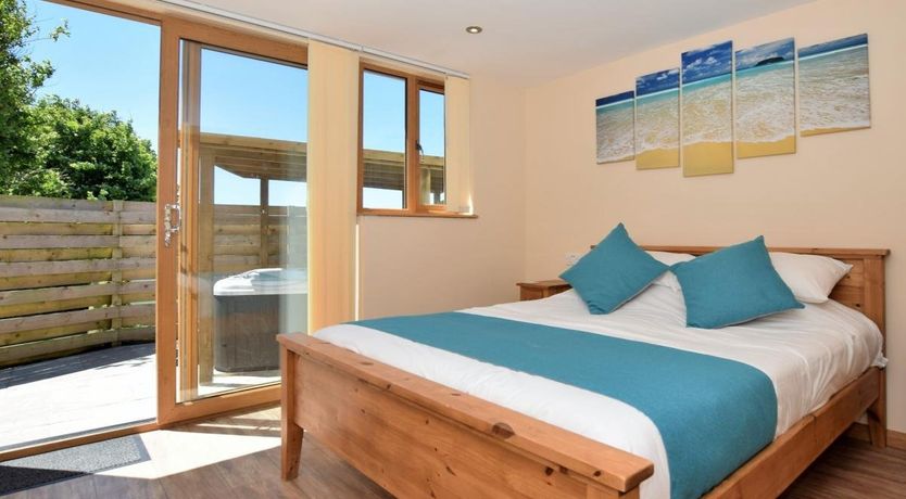 Photo of 4 Bed in Cubert