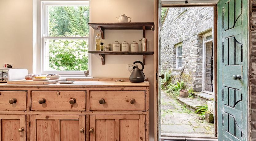 Photo of 3 Bed in Lampeter