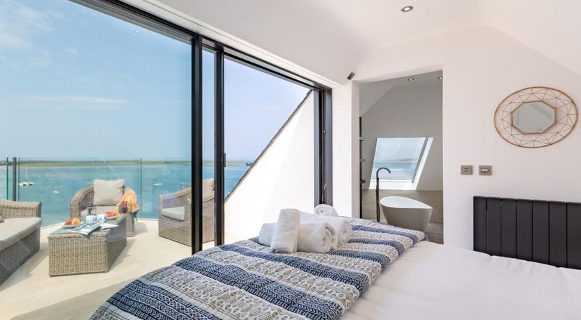 Photo of 4 Bed in Appledore