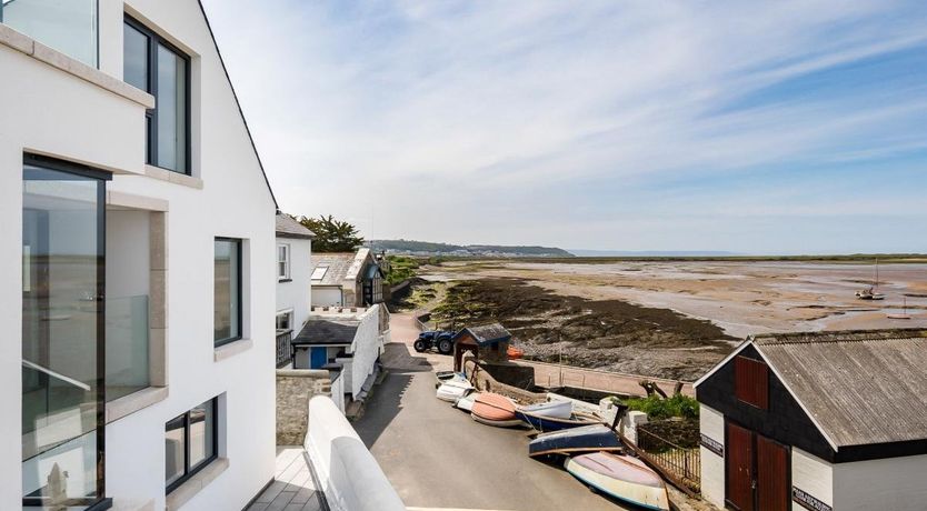 Photo of in Appledore (56012)