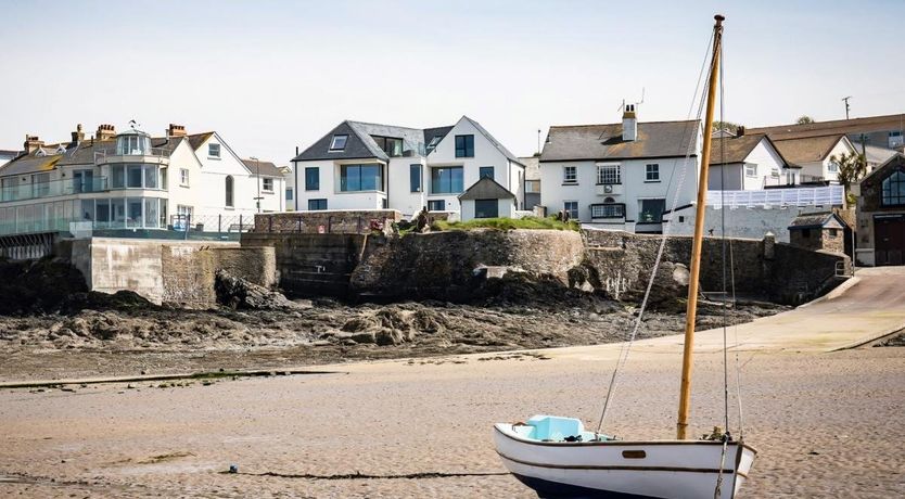 Photo of 4 Bed in Appledore