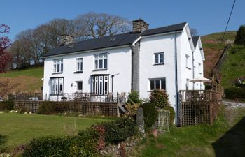 Plas Rhiwlas Holiday Cottage