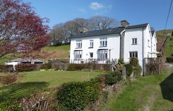 Rhiwlas Holiday Home