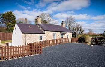 Bryn Refail Bach Holiday Cottage