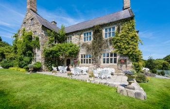 Talhenbont Hall Holiday Cottage