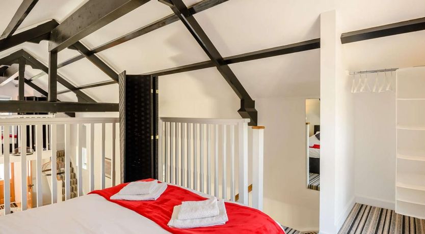 Photo of 2 Bed in Woodgreen