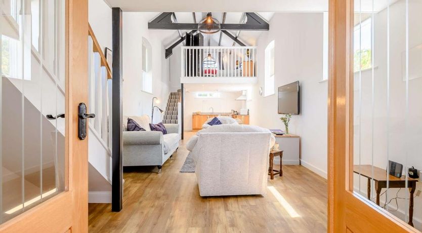 Photo of 2 Bed in Woodgreen