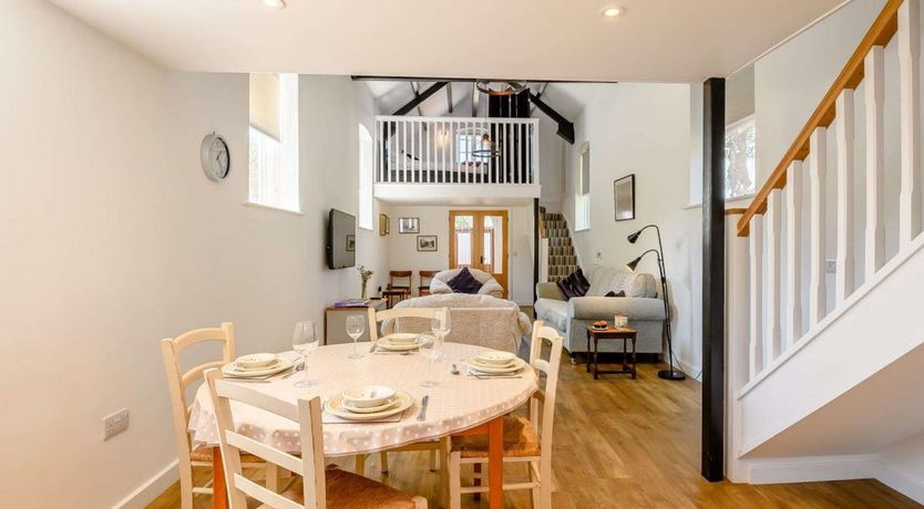 Photo of 2 Bed in Woodgreen