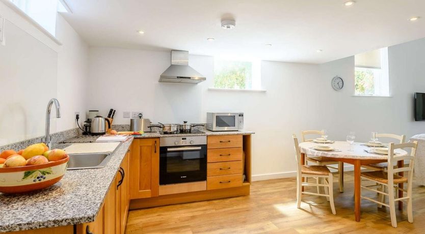 Photo of 2 Bed in Woodgreen