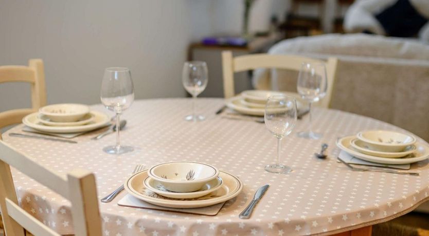 Photo of 2 Bed in Woodgreen