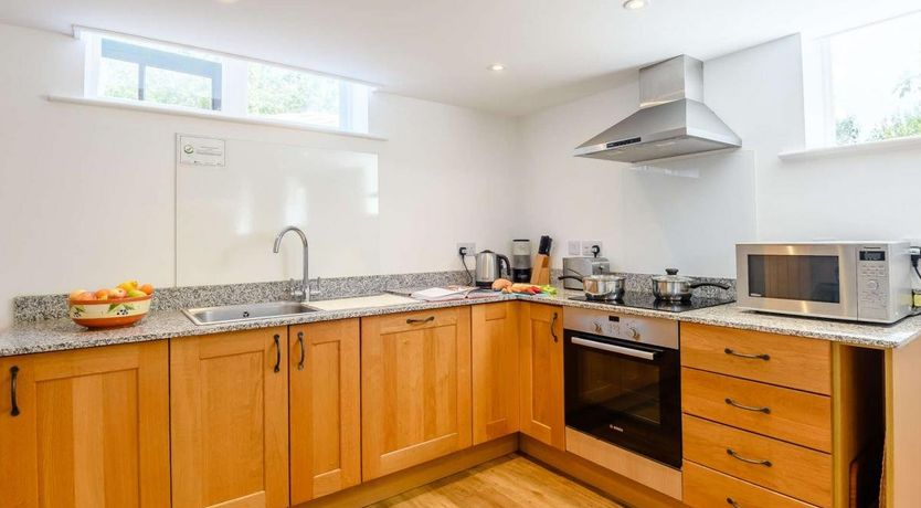 Photo of 2 Bed in Woodgreen