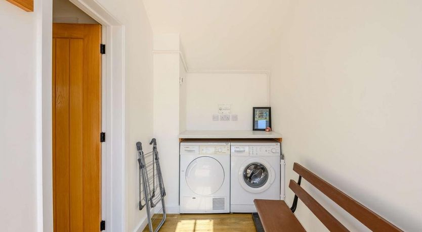 Photo of 2 Bed in Woodgreen