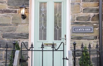 Llwyn Onn Holiday Cottage