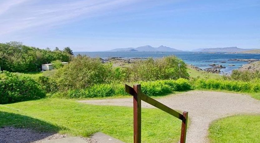 Photo of Eilean Feoir