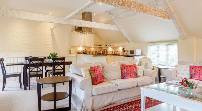 Photo of 2 Bed in Rhode