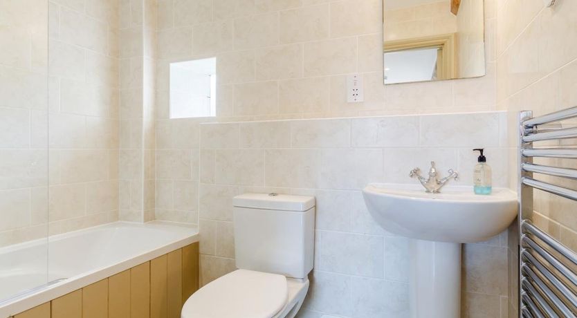 Photo of 2 Bed in Rhode