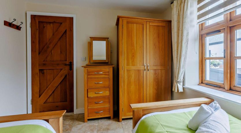 Photo of 2 Bed in Higher Clovelly