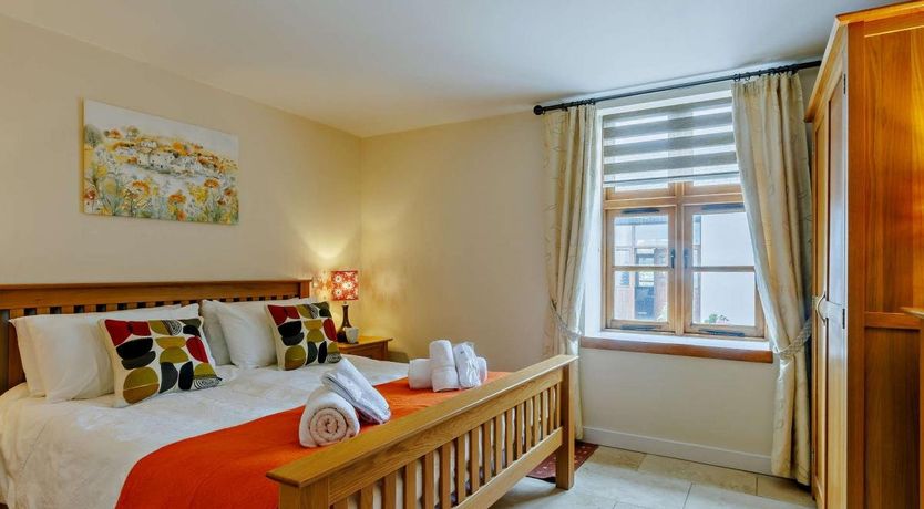 Photo of 2 Bed in Higher Clovelly