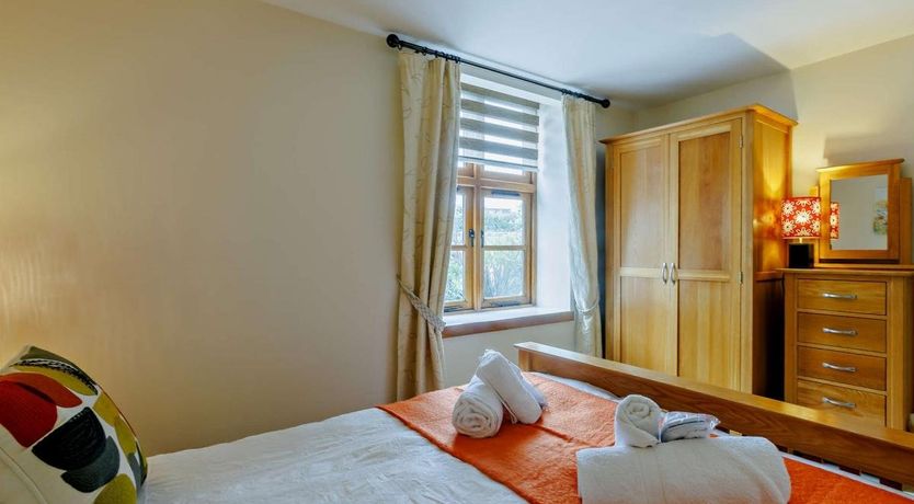 Photo of 2 Bed in Higher Clovelly