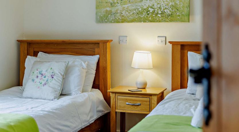 Photo of 2 Bed in Higher Clovelly