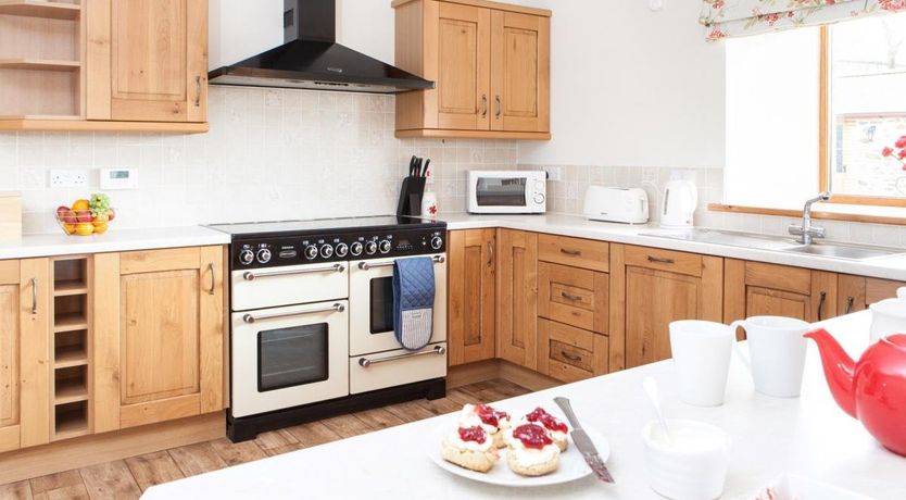 Photo of 5 Bed in Bideford