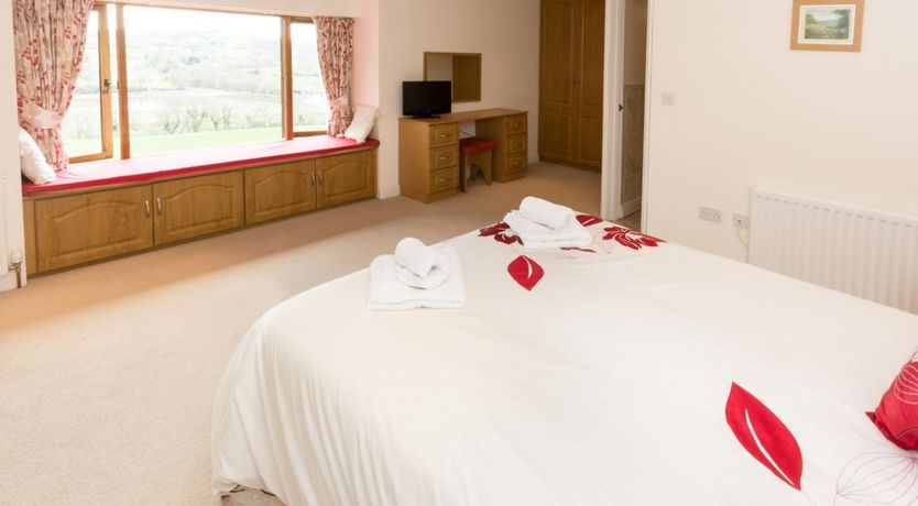 Photo of 5 Bed in Bideford