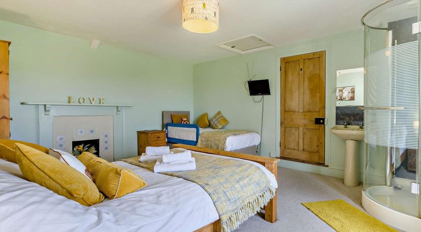 Photo of 4 Bed in Bideford