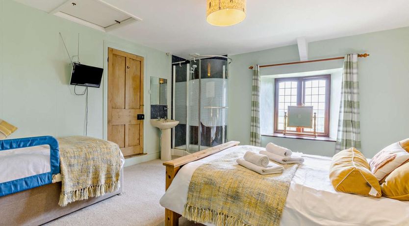 Photo of 4 Bed in Bideford
