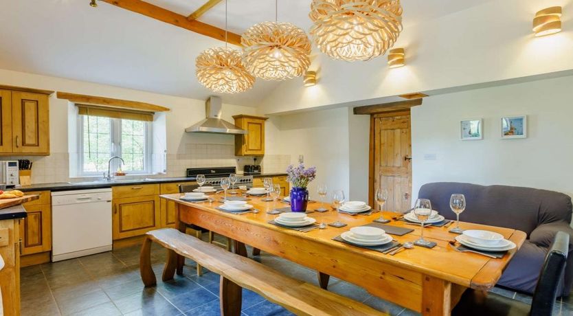 Photo of 6 Bed in Pyworthy