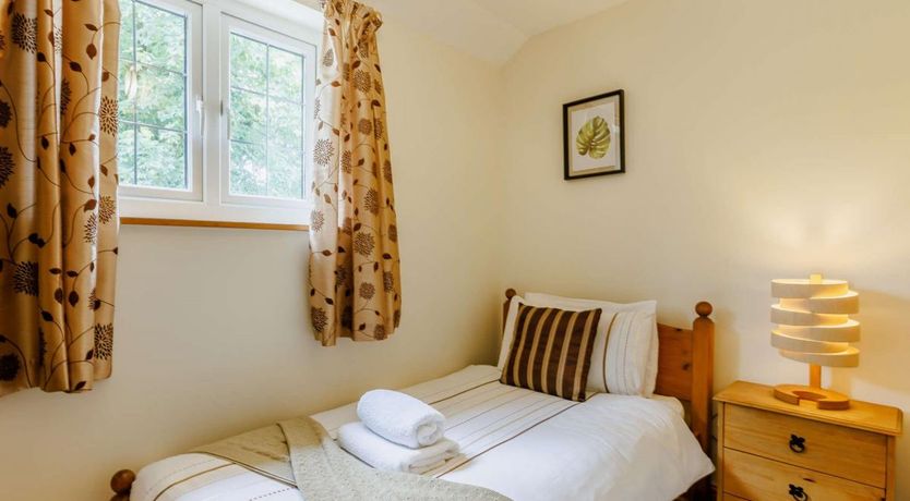 Photo of 6 Bed in Pyworthy