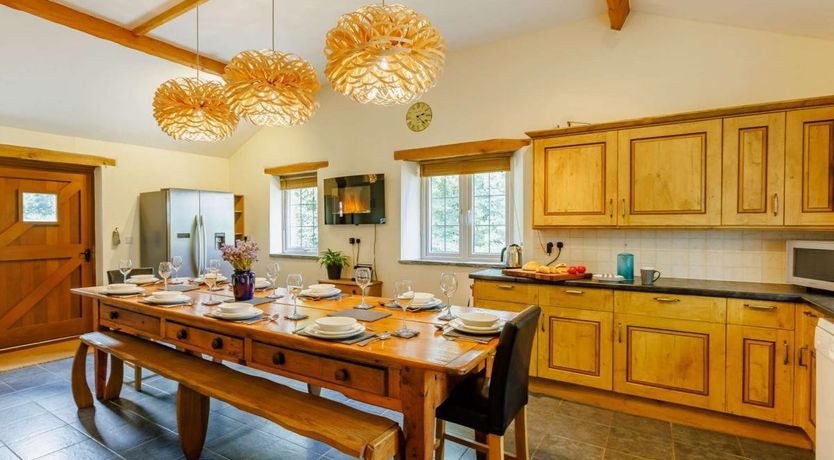 Photo of 6 Bed in Pyworthy