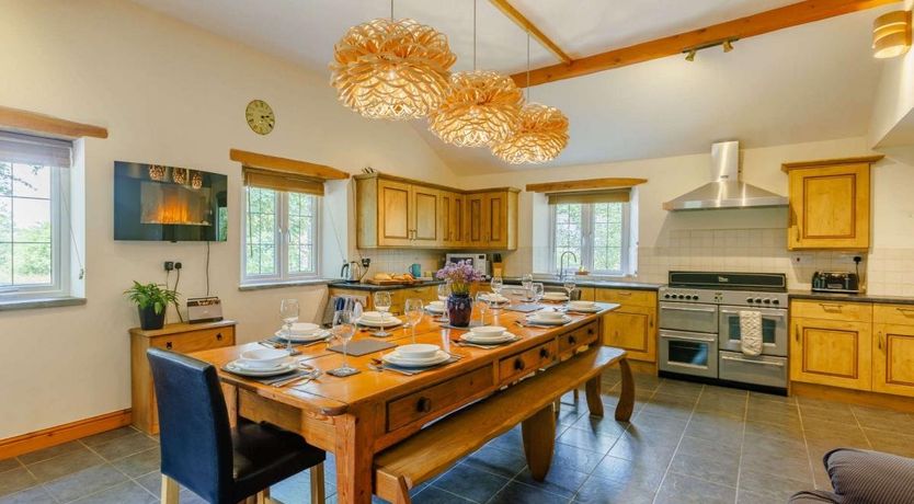 Photo of 6 Bed in Pyworthy