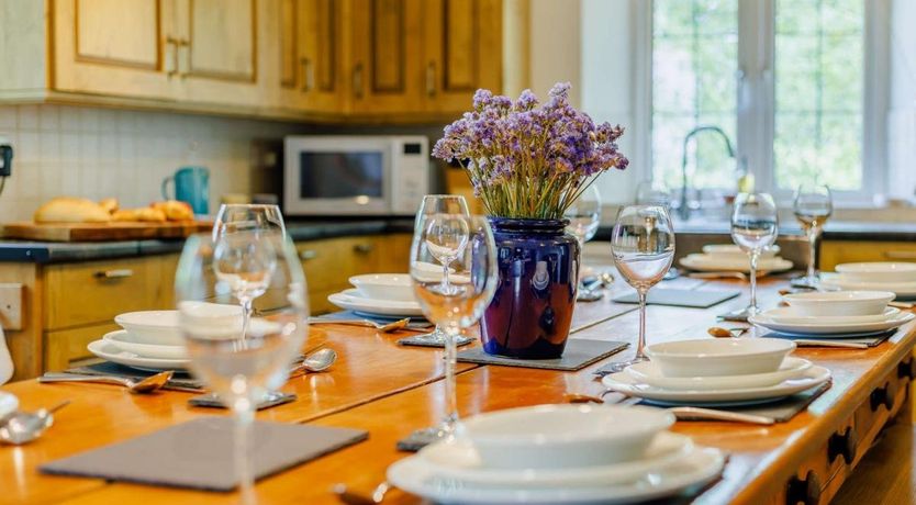 Photo of 6 Bed in Pyworthy