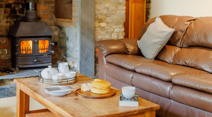 Photo of 6 Bed in Pyworthy