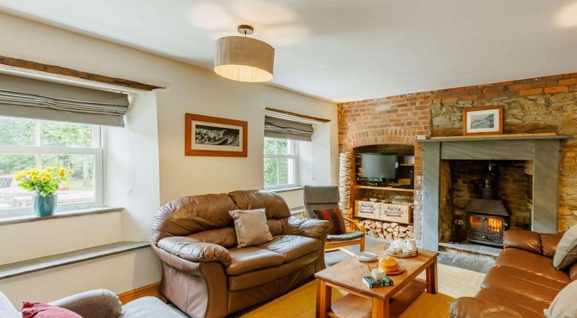 Photo of 6 Bed in Pyworthy