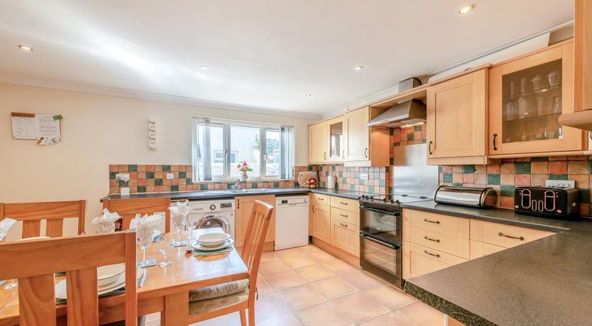 Photo of 5 Bed in Bideford