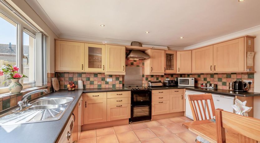 Photo of 5 Bed in Bideford