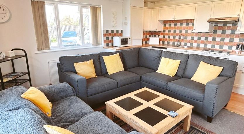 Photo of 5 Bed in Westward Ho