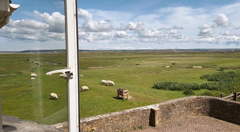 Photo of 5 Bed in Westward Ho