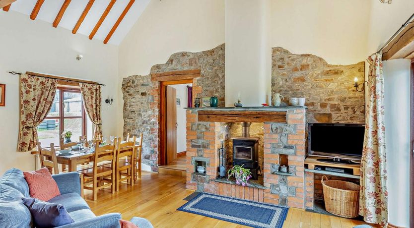 Photo of 3 Bed in Higher Clovelly