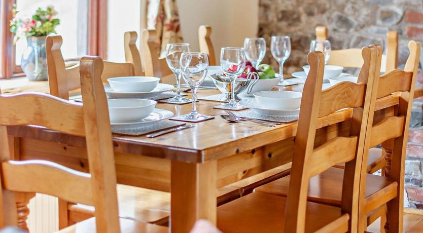 Photo of 3 Bed in Higher Clovelly