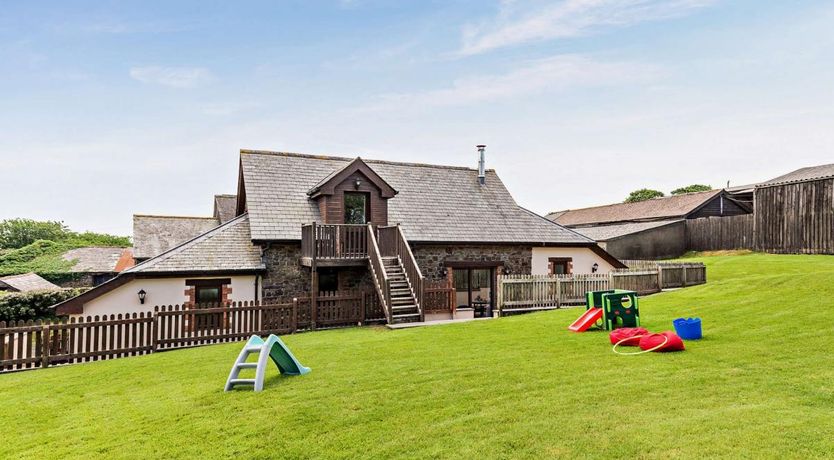 Photo of 3 Bed in Higher Clovelly