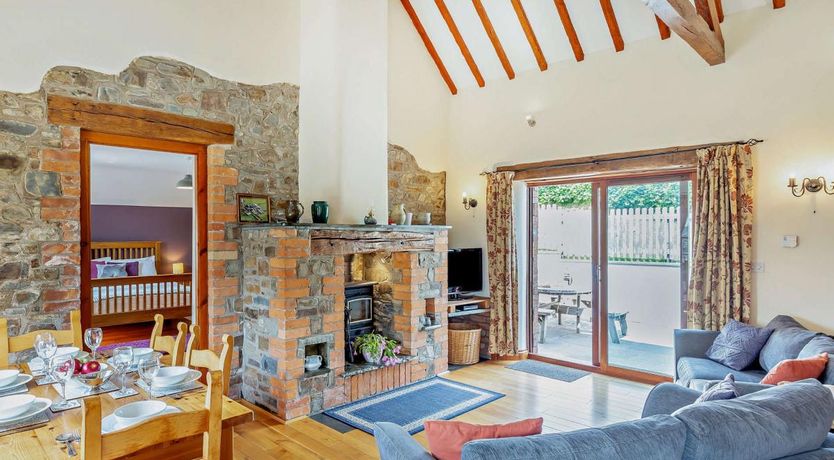 Photo of 3 Bed in Higher Clovelly