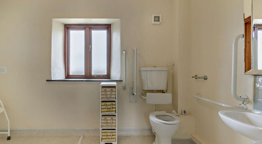 Photo of 4 Bed in Morwenstow