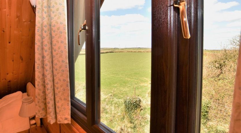 Photo of 2 Bed in Laneast